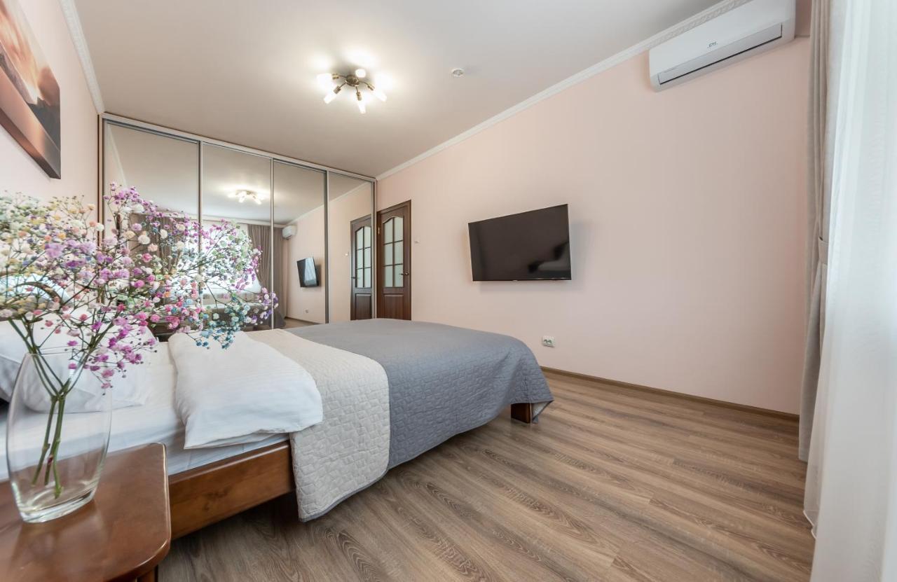 Осокорки Русовой 3 Apartment เคียฟ ภายนอก รูปภาพ